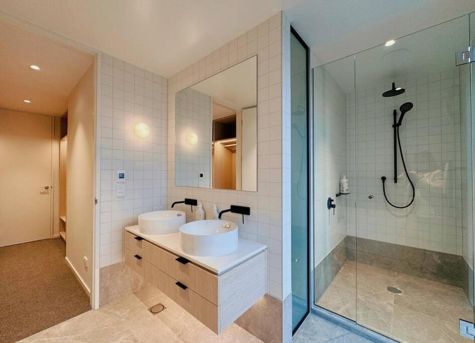 Апартаменты Black-Luxe Living In The Heart Of City Крайстчёрч Экстерьер фото